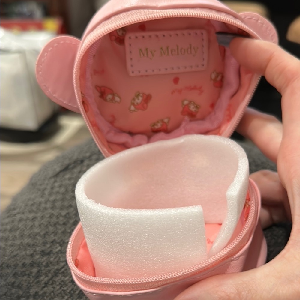 HELLO KITTY STORAGE POUCH NWOT - Picture 3 of 3